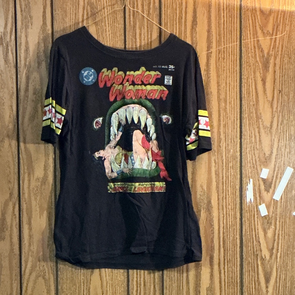 DC Comics Wonder Woman Black Graphic Tee Size XL